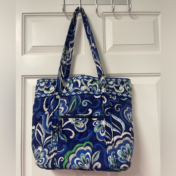 Excellent used condition large Vera Bradley tote with dark blue paisley print - Picture 6 of 8